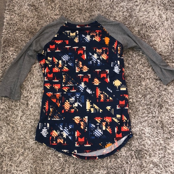 LuLaRoe Tops - LulaRoe 3/4 sleeve geometric shirt small